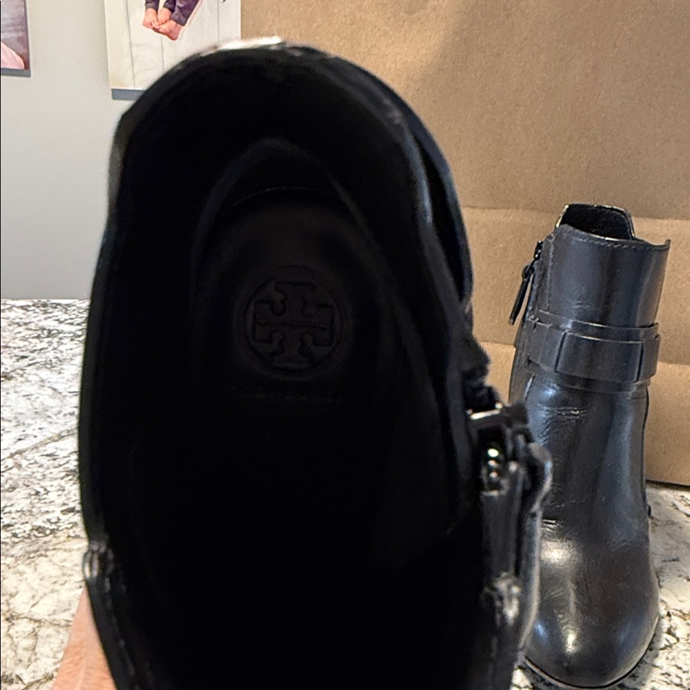 Elegant Black Ankle Boots - Picture 5 of 7